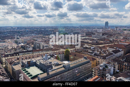 Vista panoramica del centro della città di Torino/Torino, Piemonte, Italia, come visto dalla parte superiore della Mole Antonelliana. Foto Stock