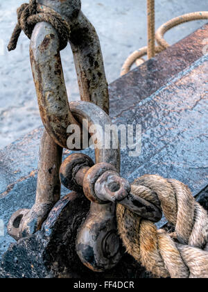 Close-up Thames chiatta dispositivo di ormeggio Foto Stock