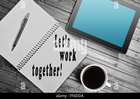 Lavoriamo insieme scritto su notebook Foto Stock