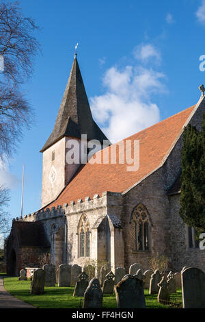 Chiesa di Bosham bagnata dal sole invernale Foto Stock