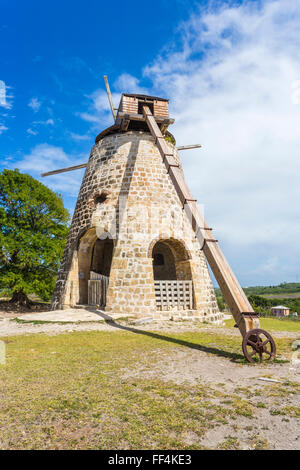 Il mulino a vento restaurato a Betty's speranza, un ex piantagione di zucchero, ora un museo a cielo aperto, Antigua Antigua e Barbuda, Antille Foto Stock