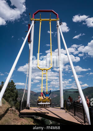 Canyon gigante Swing, Glenwood Caverns Parco Avventura Glenwood Springs, Colorado. Foto Stock