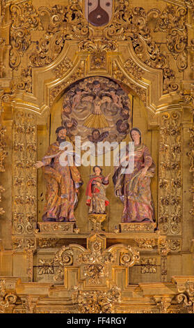 CORDOBA, Spagna - 26 Maggio 2015: il santo scolpito scultoreo della famiglia nella chiesa di Sant'Anna e e st.Joseph, Sanchez de Rueda (1710). Foto Stock