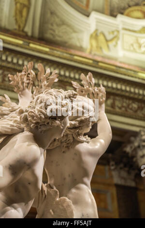 Daphne e Apollo Bernini scultura: all'amore non corrisposto. Galleria Borghese. Roma, Italia Foto Stock