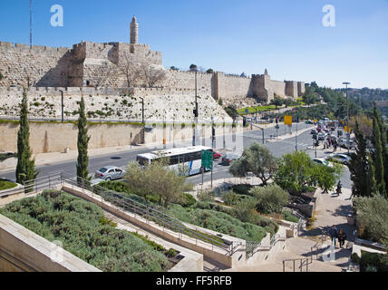 Gerusalemme, Israele - 5 Marzo 2015: la torre di Davide e la parte occidentale della città vecchia di pareti Foto Stock