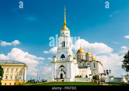 Il campanile della cattedrale della Dormizione di Vladimir, Russia. La cattedrale della Dormizione di Vladimir (Cattedrale dell Assunzione) utilizzato per essere Foto Stock