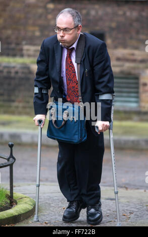 Robert Halfon,Ministro senza portafoglio,arriva a Downing street a frequentare Cabinet Foto Stock