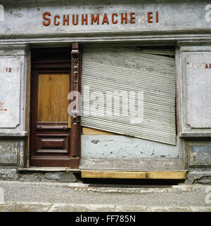 Geografia / viaggio, Germania, Berlino, Bernauer Strasse, negozio chiuso 'Schuhmacherei', diritti aggiuntivi-clearences-non disponibile Foto Stock