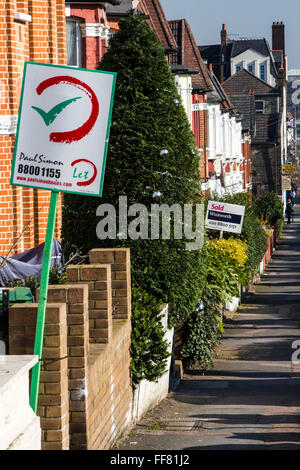 Lasciate che & per le vendite di segni, Duckett Road, Harringay, Londra, Regno Unito. Foto Stock