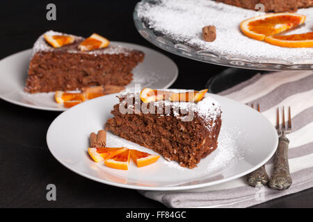 Soffice Torta di cioccolato e arance Foto Stock