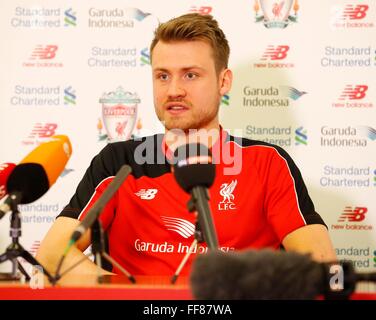 Liverpool portiere belga Simon Mignolet parla ai media durante una conferenza stampa presso la formazione Melwood Terreno in Liverpool, nord ovest della Gran Bretagna il 11 febbraio 2016. Foto: Lindsey Parnaby/dpa Foto Stock