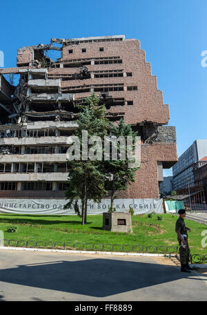 Edificio governativo iugoslave di Ministero della Difesa a Nemanjina St, Belgrado, Serbia, distrutta nel 1999 durante i bombardamenti della NATO Foto Stock