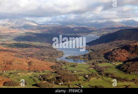 Vista aerea di Coniston Water e alta Nibthwaite nel distretto del lago, Cumbria, Regno Unito Foto Stock