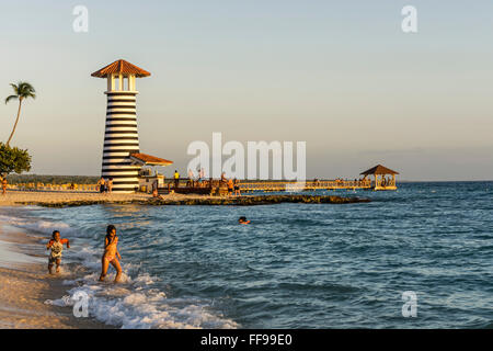 Playa Dominicus, il Lighthouse Beach Bar, tramonto, Iberostar Hacienda Dominicus, Bayahibe, La Romana, Repubblica Dominicana Foto Stock