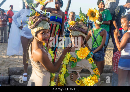 Il Carnevale di Las Terrenas, ragazze in posa, Repubblica Dominicana Foto Stock