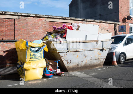 Saltare sulla strada residenziale,Sutton-In-Ashfield,Nottinghamshire,UK. Foto Stock