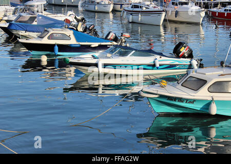 Barche e yacht in Saundersfoot Marina Pembrokeshire Foto Stock