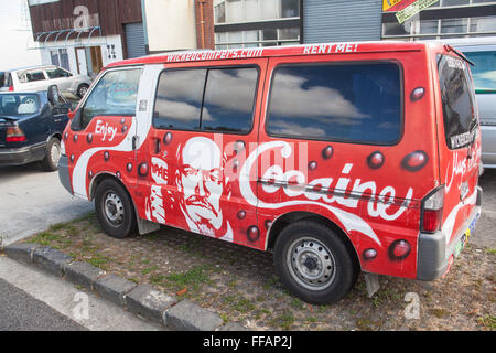 Graffiti dipinti,grafitti,graffiti,van,veicolo,auto, camper, camper degli empi auto,van la società di noleggio a Auckland, Nuova Zelanda. Foto Stock