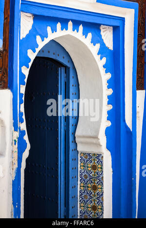 Tradizionale marocchino dettaglio porta a Chefchaouen, Marocco, Africa Foto Stock