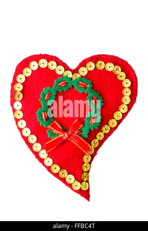 Un cuore rosso realizzato in feltro a mano isolato Foto Stock