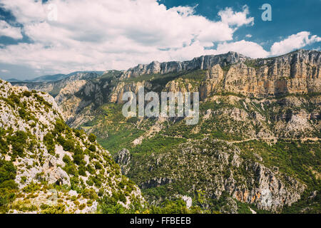 Bella vista delle Gorges du Verdon nel sud-est della Francia. Gorge chiamato anche il Gran Canyon del Verdon. Foto Stock