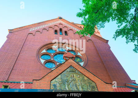 Spesso indicati come Chiesa Rossa - la più famosa chiesa cattolica a Minsk. La costruzione del Tempio iniziò nel 1905. Egli supervi Foto Stock