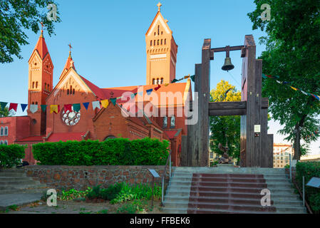 Spesso indicati come Chiesa Rossa - la più famosa chiesa cattolica a Minsk. La costruzione del Tempio iniziò nel 1905. Egli supervi Foto Stock