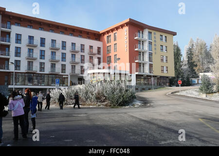 Il villaggio di Strbske Pleso, Alti Tatra, Slovacchia - 31 ottobre 2009: Hotel Crocus sul villaggio di Strbske Pleso, Alti Tatra, Slovacchia. Foto Stock