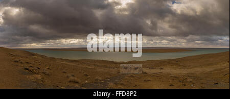 Il deserto Kyzylkum, o il Deserto Rosso, affacciato sul confine con il Turkmenistan Foto Stock