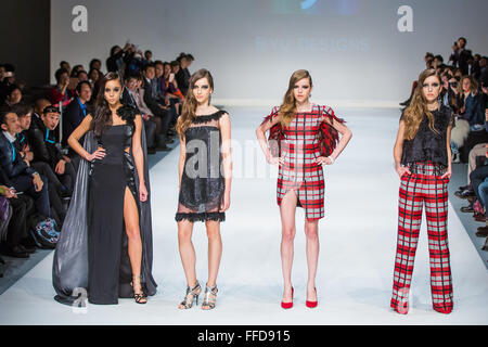 Hong Kong, Hong Kong, Cina. 18 gennaio, 2016. Hong Kong designer australiano Ben Yung presenta la sua AW16 raccolta per b.yu alla 47a Hong Kong Autunno/Inverno Fashion Week 2016 © Jayne Russell/ZUMA filo/Alamy Live News Foto Stock