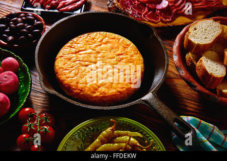 Tapas tortilla de patata frittata di patate in un pan di spagna Foto Stock