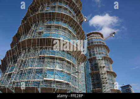 Hoola Sviluppo di 23-e 24 piani di appartamento residenziale torri in Royal Victoria Docks di East London, England Regno Unito Foto Stock