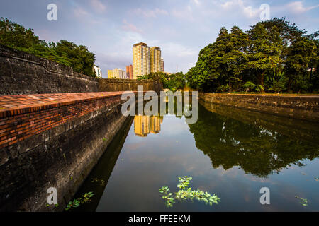 Il fossato al Forte Santiago, Intramuros, Manila, Filippine. Foto Stock