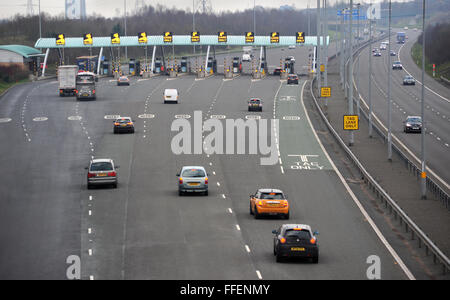 Grande Wyrley, Staffordshire, Regno Unito. 12 Febbraio, 2016. Caselli autostradali e il traffico oggi raffigurato sulla M6 strada a pedaggio in autostrada a grande Wyrley in Staffordshire dopo gli annunci che la M6 Toll Road possono essere messi in vendita. Credito: Rosmarino Roberts/Alamy Live News Foto Stock