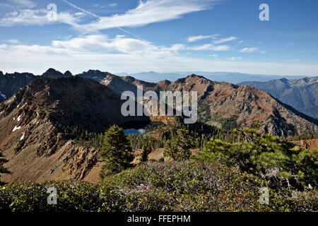 CA02834-00...CALIFORNIA - Vertice Lago da Siligo. picco nella Trinità Alpi area selvaggia di Shasta-Trinity National Forest. Foto Stock