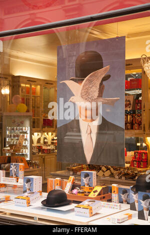 Neuhaus il negozio di cioccolato; Galeries Royales - Galerie de la Reine - Saint Hurbert, Bruxelles, Belgio Foto Stock