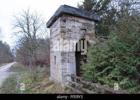 Original monumentali pilastri al cancello di ingresso a Carinhall, la tenuta di campagna del leader nazista Hermann Goering Foto Stock