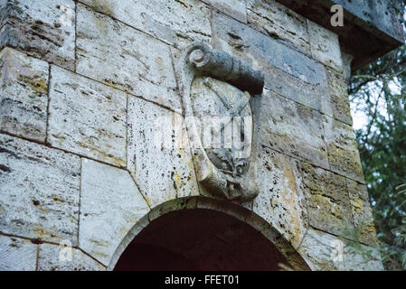 Original monumentali pilastri al cancello di ingresso a Carinhall, la tenuta di campagna del leader nazista Hermann Goering Foto Stock