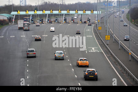 La M6 TOLL ROAD CON PAGAMENTO PLAZA/stand presso il Great WYRLEY VICINO A CANNOCK STAFFORDSHIRE RI pedaggi strade a pagamento la congestione di automobili Foto Stock