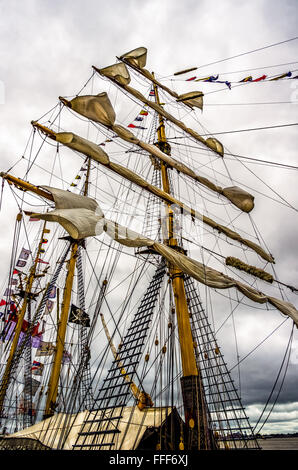 4-14-2012 New Orleans LA - KRI Dewaruci Tall Ship Sails quando è ancorata a New Orleans per il Quartiere Francese Fest. Foto Stock