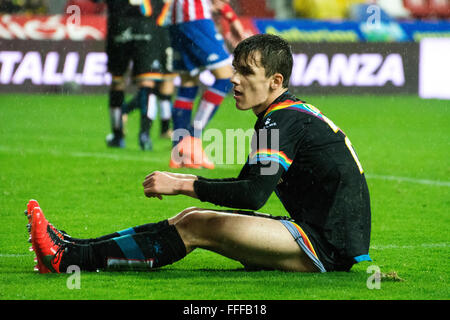 Gijon, Spagna. 12 Febbraio, 2016. Diego Llorente (difensore, Rayo Vallecano) durante la partita di calcio di spagnolo "La Liga " tra Real Sporting de Gijón e Rayo Vallecano de Madrid, ha suonato in occasione di Molinón Stadium il 12 febbraio 2016 a Gijon, Spagna. Credito: David Gato/Alamy Live News Foto Stock