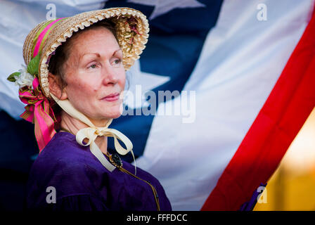 Il baseball reenactors ricreare un vecchio, giro del xx secolo di baseball gioco a Fort Vancouver, Washington Foto Stock
