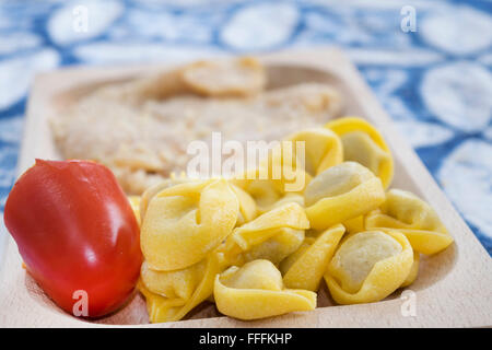 Italian tortellini con ripieno di carne di manzo Foto Stock