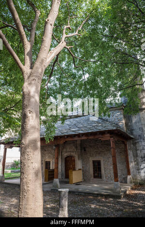 Piccola pietra Roznamedzi Ibrahim efendi mosque al tutore Fejica nella città di Mostar, Bosnia Erzegovina Foto Stock