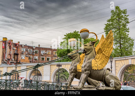 Ponte della banca, Griboyedov Canal embankment, San Pietroburgo, Russia Foto Stock