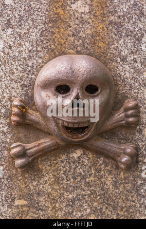 Rilievo con skiff sul xviii secolo grave, il Cimitero di Lazzaro, Alexander Nevsky Lavra, San Pietroburgo, Russia Foto Stock