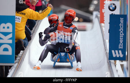 Altenberg, Germania. Xiii Febbraio, 2016. Toni Eggert (anteriore) und Sascha Benecken di Germania duirng uomini doppio alla Coppa del Mondo di slittino a Altenberg, Germania, 13 febbraio 2016. Foto: ARNO BURGI/dpa/Alamy Live News Foto Stock