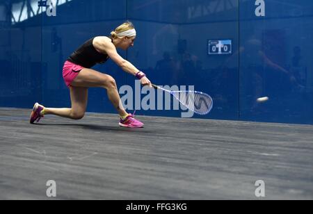 Manchester, Regno Unito. Xiii Febbraio, 2016. Secondo seme Alison Acque (Middlesex) vince 3-2 Jenny Duncalf (Yorkshire) nelle semifinali del British National Squash campionati a Sportcity, Manchester. Credito: Giovanni friggitrice/Alamy Live News Foto Stock