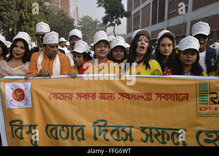 Bangladesh emittente radio terrà una manifestazione per celebrare il world radio day a Agargaon a Dhaka, nel Bangladesh. Il 13 Febbraio 2016 13 febbraio è una data proclamata dall UNESCO per festeggiare la trasmissione radio, migliorare la cooperazione internazionale tra le emittenti radio e incoraggiare i decisori a creare e fornire accesso alle informazioni attraverso la radio, comprese le radio comunitarie. Foto Stock