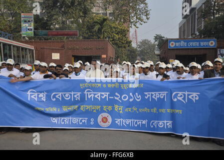 Bangladesh emittente radio terrà una manifestazione per celebrare il world radio day a Agargaon a Dhaka, nel Bangladesh. Il 13 Febbraio 2016 13 febbraio è una data proclamata dall UNESCO per festeggiare la trasmissione radio, migliorare la cooperazione internazionale tra le emittenti radio e incoraggiare i decisori a creare e fornire accesso alle informazioni attraverso la radio, comprese le radio comunitarie. Foto Stock